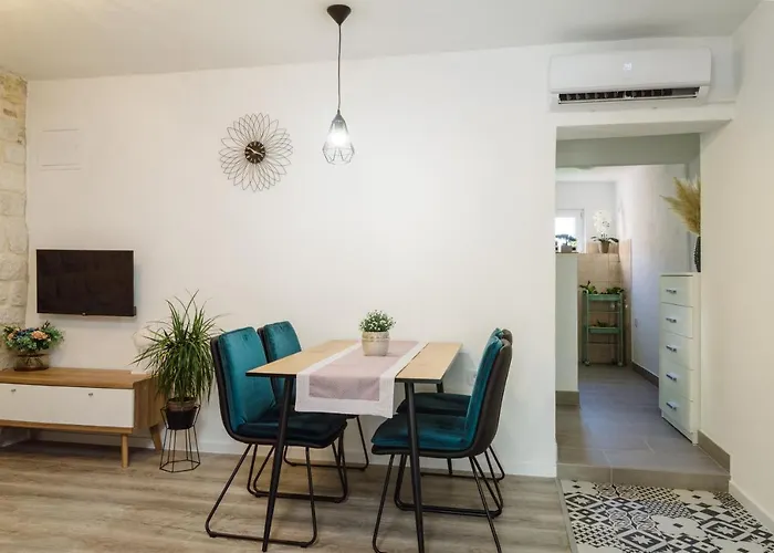 **Stone House ** Trogir Center ** Old Town